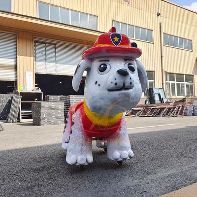Animatronische Tiere, ein Einkaufszentrum, eine elektrische Karikaturfahrt für Kinder.