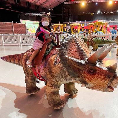 Custom Electric Walking Dinosaur Ride Animatronic Triceratops Dinosaurs For Children